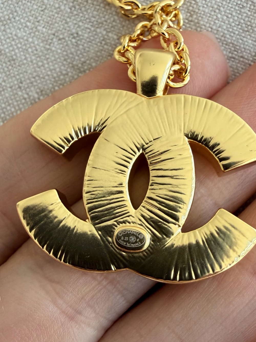 CHANEL Gold Chain Necklace with Black Enamel CC Logo Pendant - Picture 6 of 10